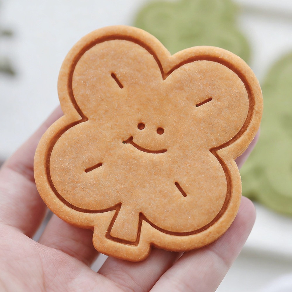 幸運の四つ葉のクローバー型クッキーカッター、ビスケット型、キ - Kitchen Baking Products のレビューと価格