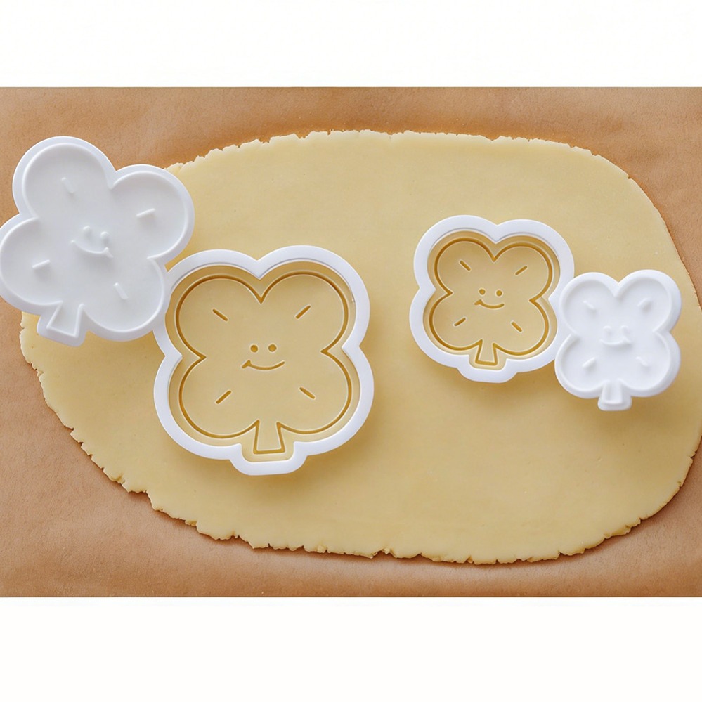 幸運の四つ葉のクローバー型クッキーカッター、ビスケット型、キ - Kitchen Baking Products のレビューと価格