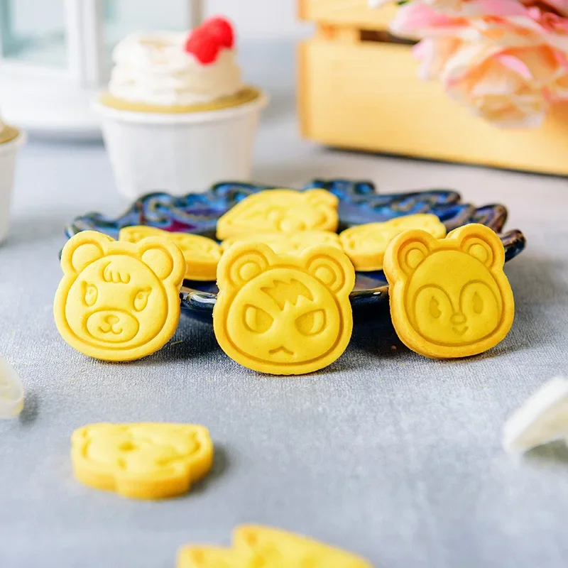 ケーキクッキーどうぶつの森カッターかわいいアニメフィギュアD - Kitchen Baking Products のレビューと価格